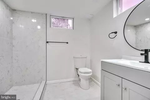 Bath - 5514 Peerless Ave, Baltimore, MD 21207 photo 3 of 4