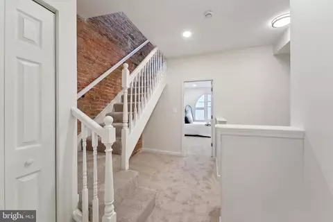 Entry Way - 306 E 21st St E, Baltimore, MD 21218 photo 3 of 6