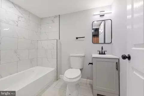 Bath - 4120 Gladden Ave, Baltimore, MD 21213 photo 1 of 1