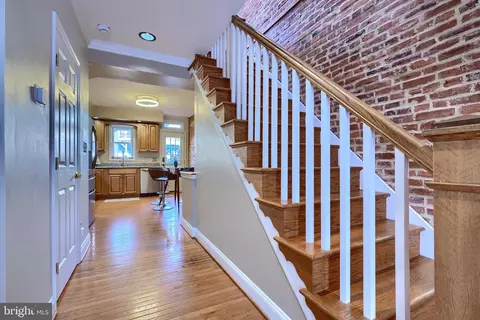 Entry Way - 5 S Decker Ave, Baltimore, MD 21224 photo 2 of 6