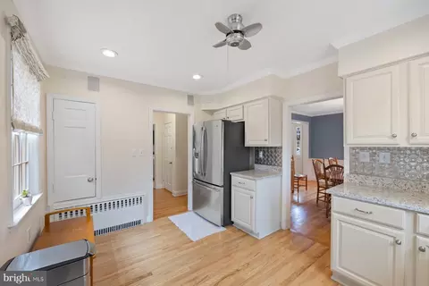 Entry Way - 5317 Springlake Way, Baltimore, MD 21212 photo 4 of 5