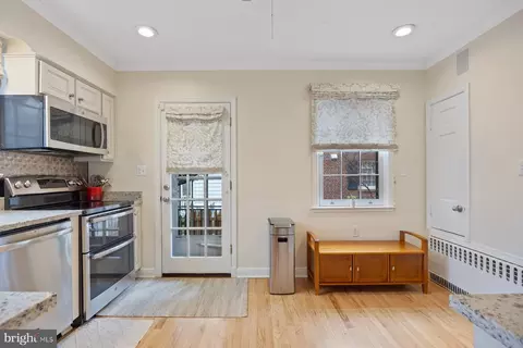 Entry Way - 5317 Springlake Way, Baltimore, MD 21212 photo 3 of 5