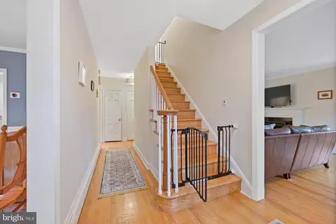 Entry Way - 5317 Springlake Way, Baltimore, MD 21212 photo 2 of 5