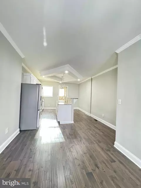 Entry Way - 718 N Luzerne Ave, Baltimore, MD 21205 photo 2 of 6