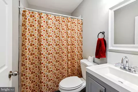 Bath - 718 N Luzerne Ave, Baltimore, MD 21205 photo 1 of 2