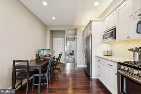 Entry Way - 10 W Fort Ave, Baltimore, MD 21230 photo 5 of 7