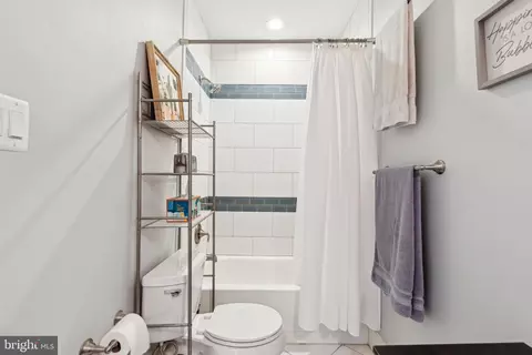 Bath - 10 W Fort Ave, Baltimore, MD 21230 photo 4 of 5