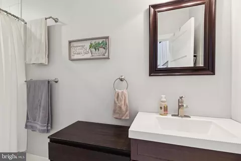 Bath - 10 W Fort Ave, Baltimore, MD 21230 photo 3 of 5