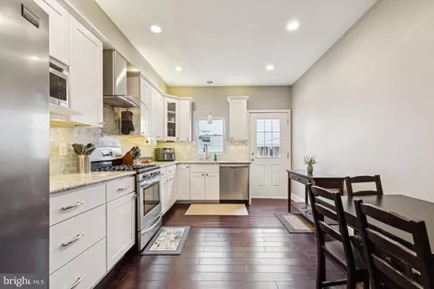 Entry Way - 10 W Fort Ave, Baltimore, MD 21230 photo 3 of 7