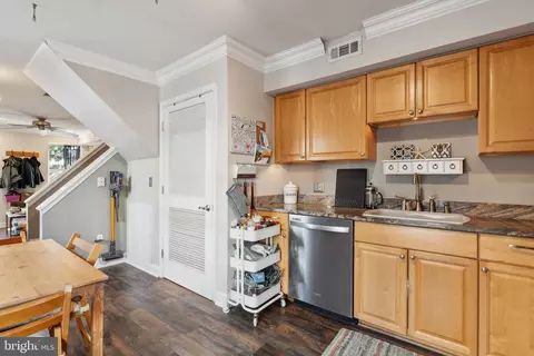 302 E West St, Baltimore, MD 21230 photo 9