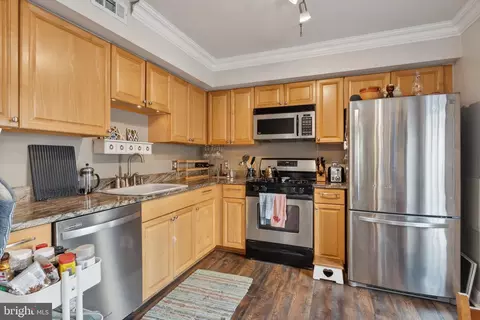 302 E West St, Baltimore, MD 21230 photo 8