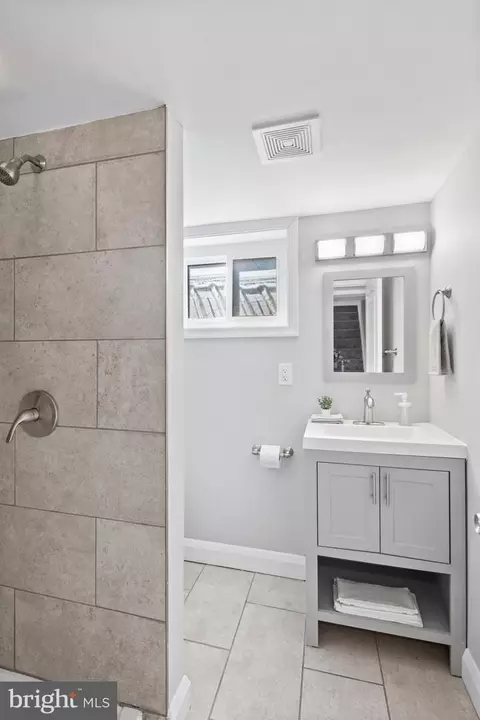 Bath - 2406 E Strathmore Ave, Baltimore, MD 21214 photo 2 of 3