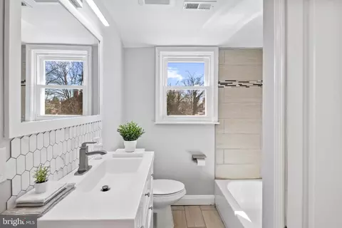 Bath - 2406 E Strathmore Ave, Baltimore, MD 21214 photo 1 of 3