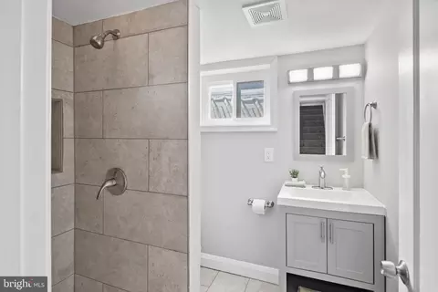 Bath - 2406 E Strathmore Ave, Baltimore, MD 21214 photo 3 of 3
