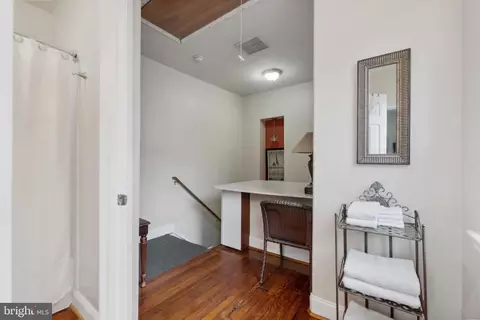 Entry Way - 1820 Fleet St, Baltimore, MD 21231 photo 4 of 6