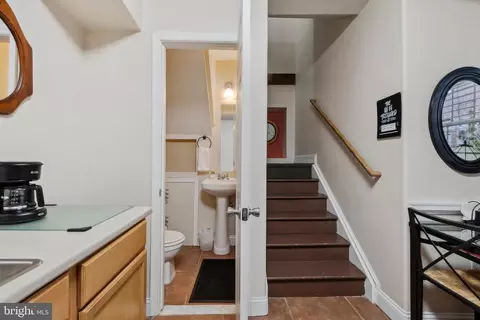 Entry Way - 1820 Fleet St, Baltimore, MD 21231 photo 3 of 6