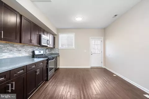 Entry Way - 636 E 35th St, Baltimore, MD 21218 photo 4 of 9