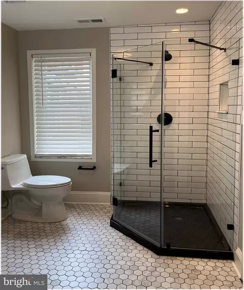 Bath - 2031 E Lombard St, Baltimore, MD 21231 photo 2 of 5