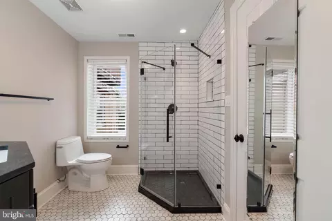 Bath - 2031 E Lombard St, Baltimore, MD 21231 photo 3 of 5