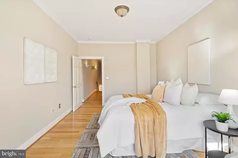 Bedroom - 205 E Heath St, Baltimore, MD 21230 photo 3 of 4