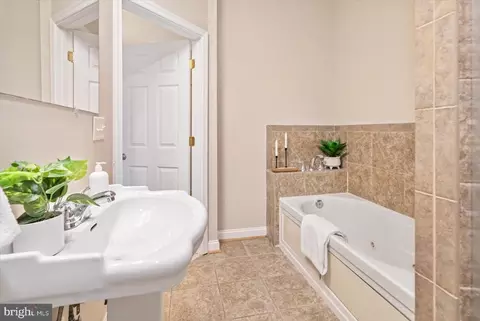 Bath - 205 E Heath St, Baltimore, MD 21230 photo 2 of 4