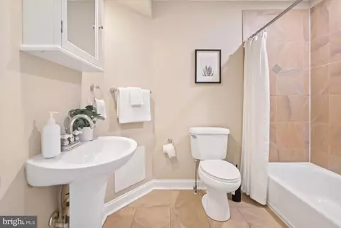 Bath - 205 E Heath St, Baltimore, MD 21230 photo 1 of 4