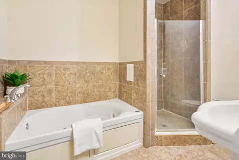 Bath - 205 E Heath St, Baltimore, MD 21230 photo 3 of 4