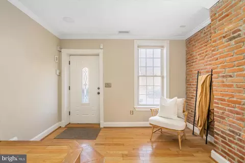 Entry Way - 205 E Heath St, Baltimore, MD 21230 photo 2 of 4