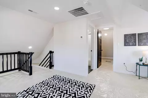 Entry Way - 3307 White Ave, Baltimore, MD 21214 photo 3 of 4