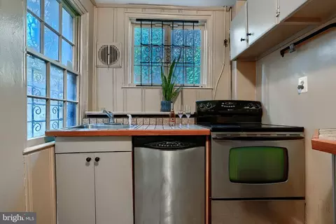 Kitchen - 920 Tyson St, Baltimore, MD 21201 photo 3 of 4
