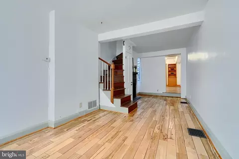 Living - 920 Tyson St, Baltimore, MD 21201 photo 1 of 2