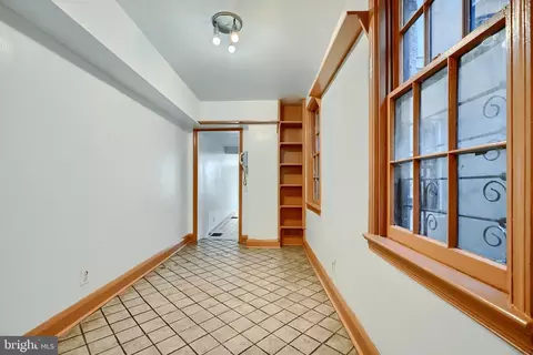 Entry Way - 920 Tyson St, Baltimore, MD 21201 photo 4 of 11