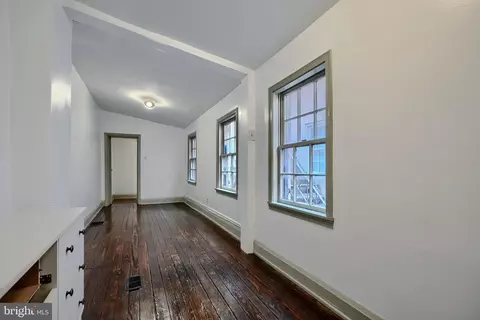 Entry Way - 920 Tyson St, Baltimore, MD 21201 photo 7 of 11