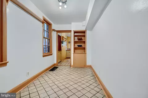 Entry Way - 920 Tyson St, Baltimore, MD 21201 photo 2 of 11