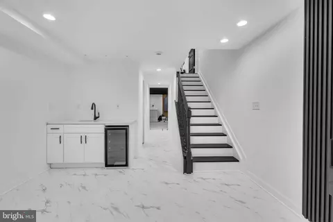 Entry Way - 2331 E Madison St, Baltimore, MD 21205 photo 17 of 18