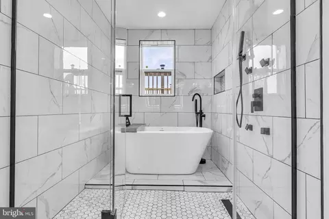 Bath - 2331 E Madison St, Baltimore, MD 21205 photo 4 of 5