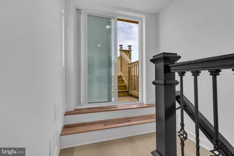Entry Way - 2331 E Madison St, Baltimore, MD 21205 photo 12 of 18