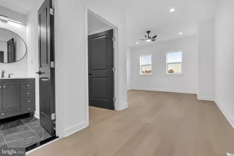 Entry Way - 2331 E Madison St, Baltimore, MD 21205 photo 7 of 18