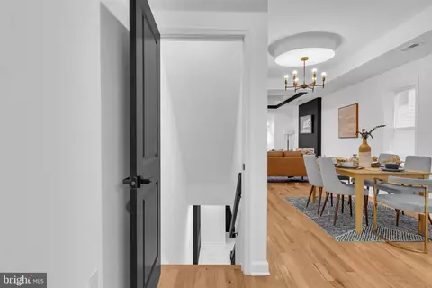 Entry Way - 2331 E Madison St, Baltimore, MD 21205 photo 16 of 18