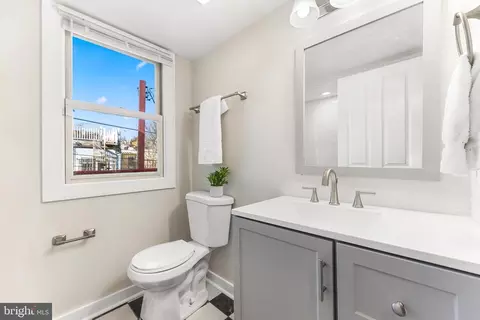 Bath - 408 E Cross St, Baltimore, MD 21230 photo 2 of 3