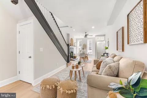 Entry Way - 408 E Cross St, Baltimore, MD 21230 photo 3 of 9