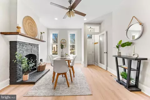 Entry Way - 408 E Cross St, Baltimore, MD 21230 photo 2 of 9