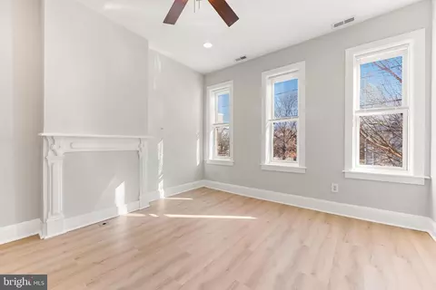 Living - 408 E Cross St, Baltimore, MD 21230 photo 1 of 2