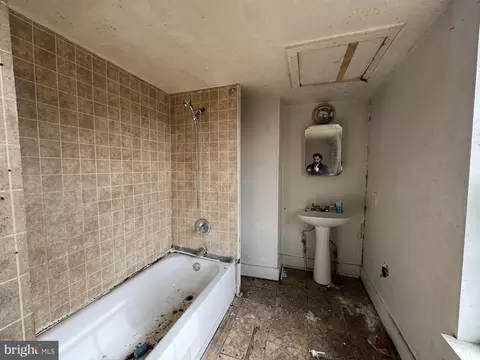 427 E 27th St, Baltimore, MD 21218 photo 13