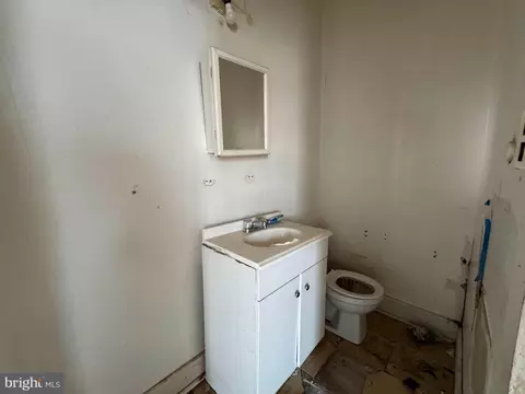 427 E 27th St, Baltimore, MD 21218 photo 9