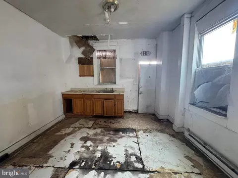427 E 27th St, Baltimore, MD 21218 photo 8