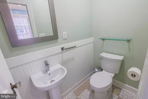 Bath - 215 E Lake Ave, Baltimore, MD 21212 photo 1 of 4