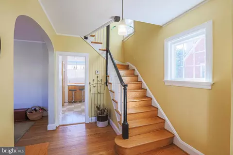 Entry Way - 215 E Lake Ave, Baltimore, MD 21212 photo 1 of 2
