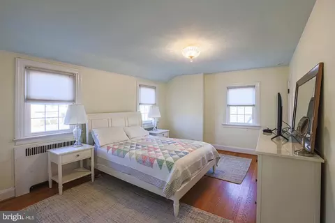 Bedroom - 215 E Lake Ave, Baltimore, MD 21212 photo 1 of 8