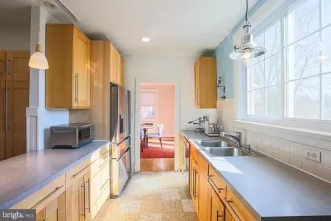 Kitchen - 215 E Lake Ave, Baltimore, MD 21212 photo 3 of 5